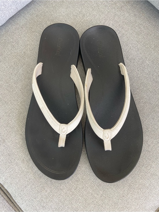 OluKai Shoes - OluKai Black Footbed Sandals with Cream Straps